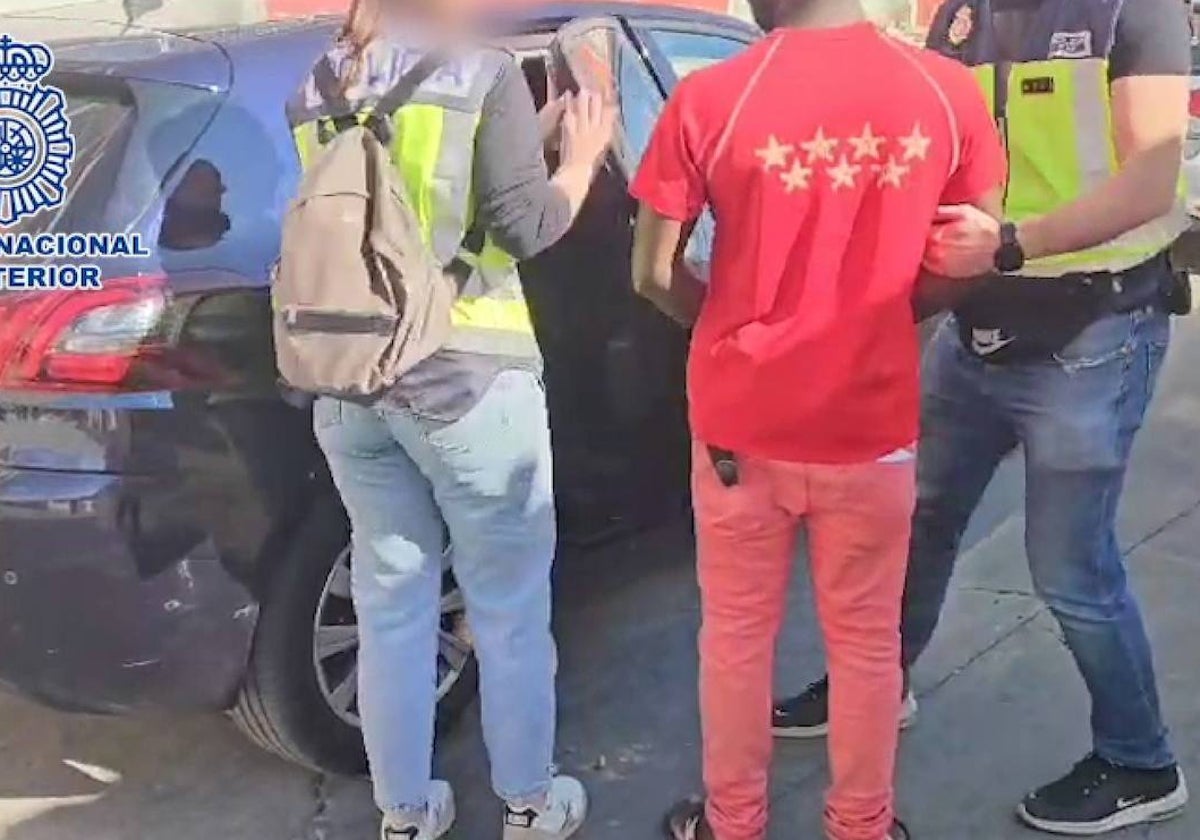 Uno de los detenidos en la operación contra la falsificación de tarjetas de identidad
