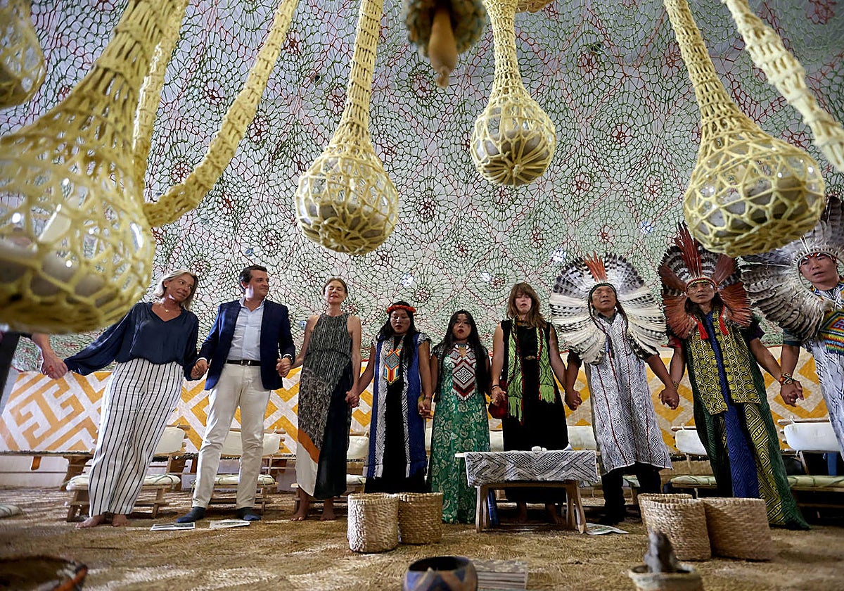 Acto realizado con los líderes del pueblo Hanki Kuin, en la inauguración de la muestra