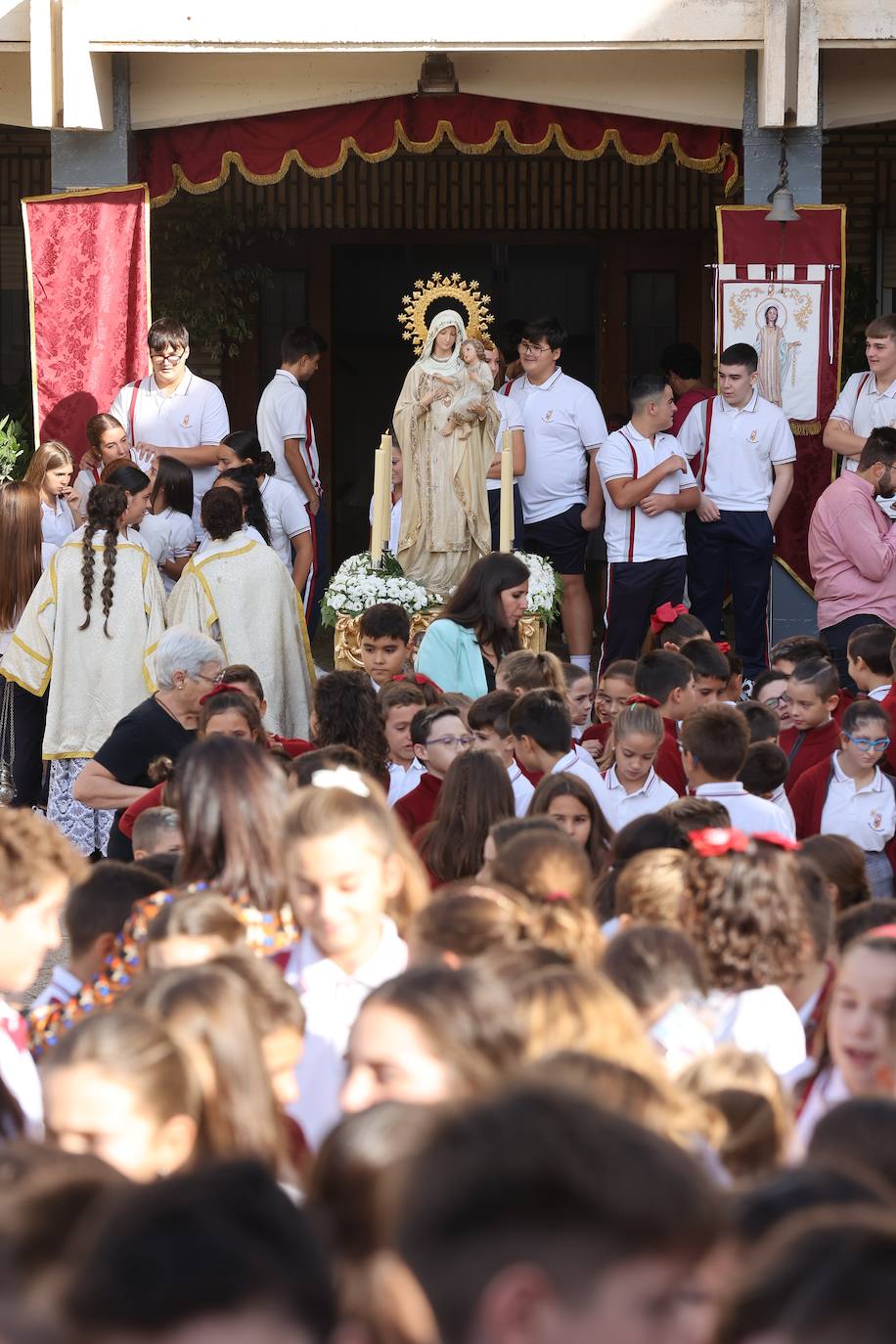 Fotos: La procesión infantil del colegio de las Mercedarias de Córdoba