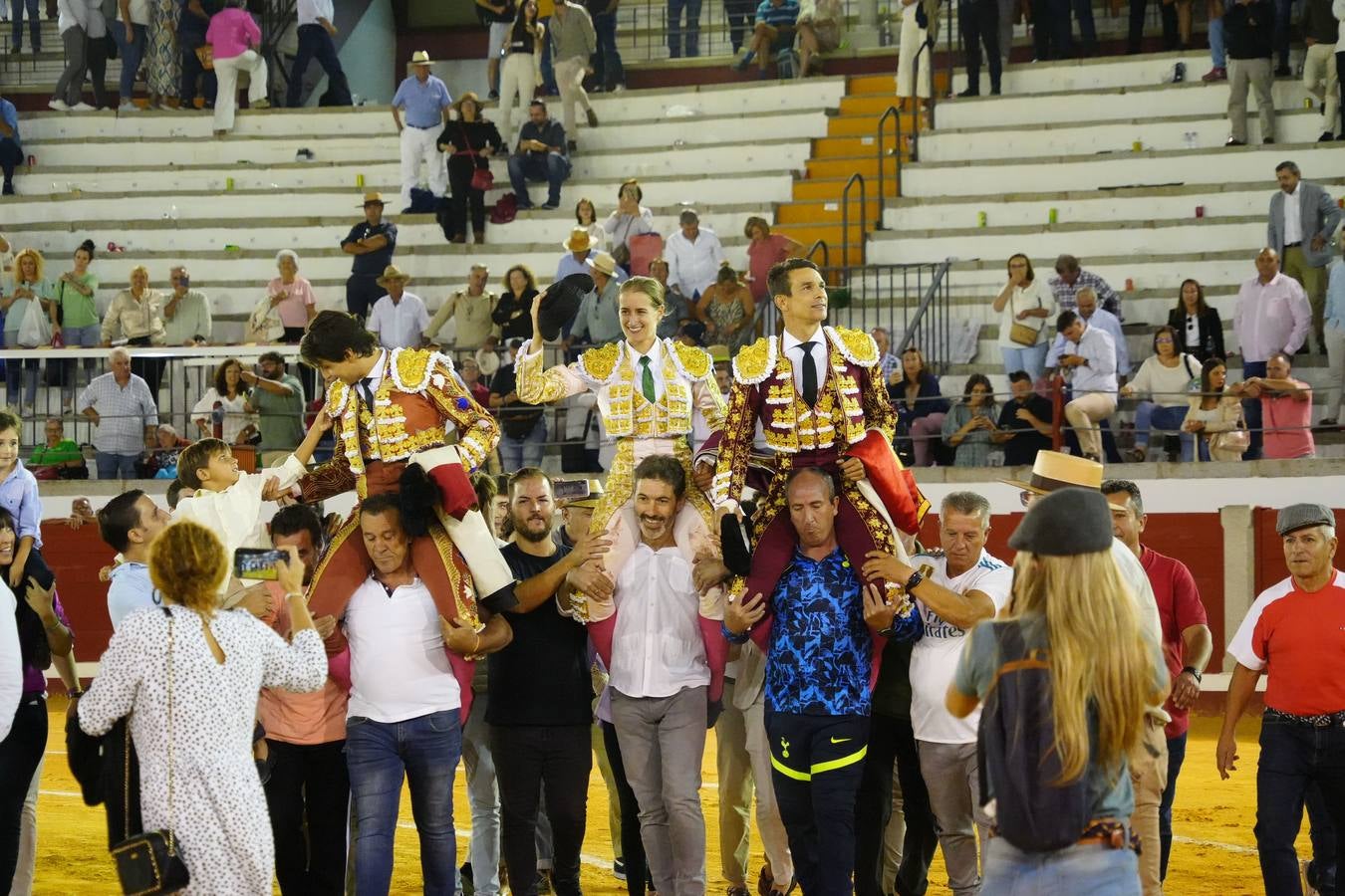 Fotos: Puerta Grande para Rocío Romero en su alternativa en Pozoblanco