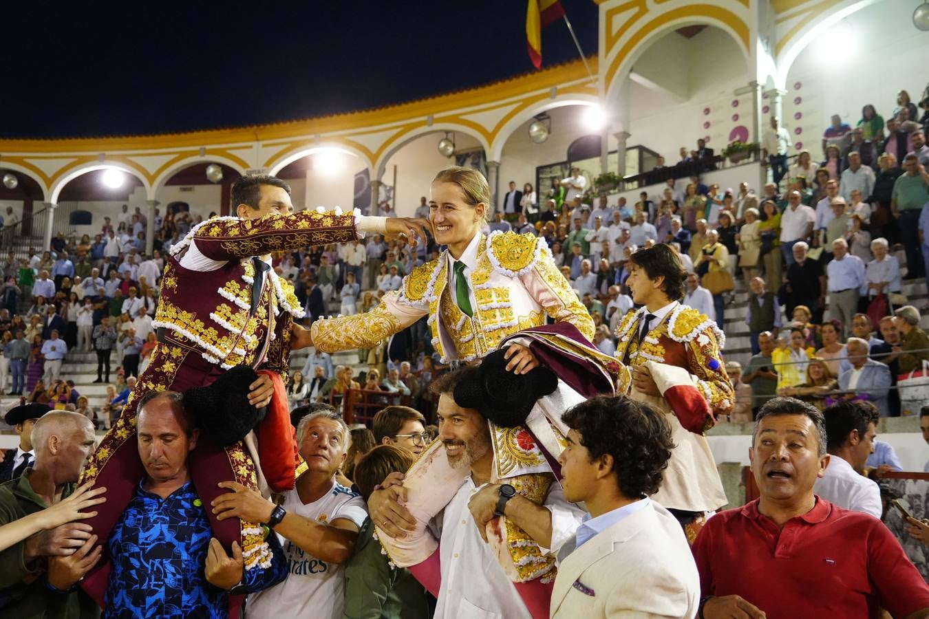 Fotos: Puerta Grande para Rocío Romero en su alternativa en Pozoblanco