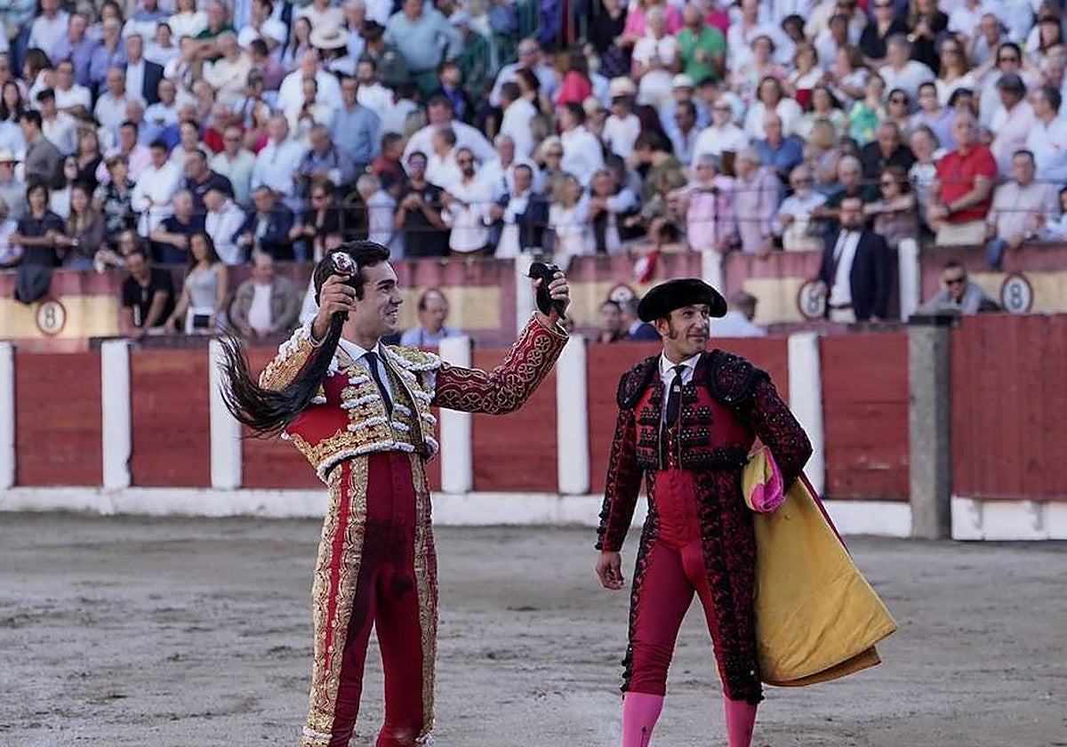 Tomás Rufo paseo los trofeos de su primero