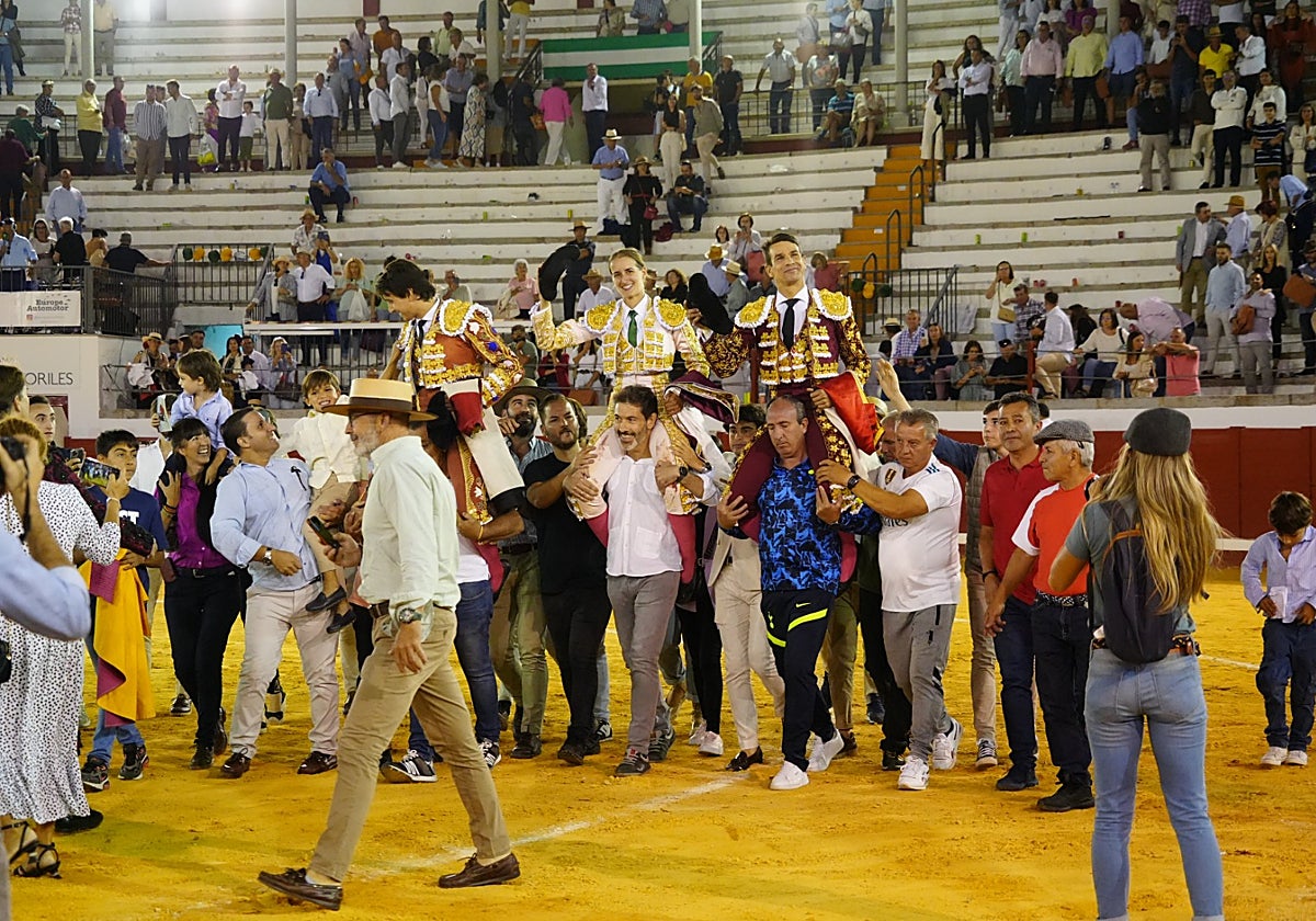 Los tres diestros, a hombros