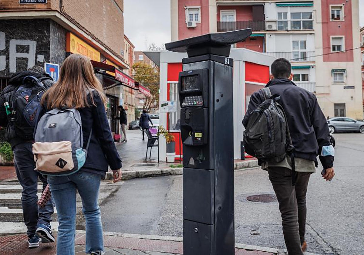 Uno de los nuevos parquímetros ubicados en la zona del Alto de Extremadura