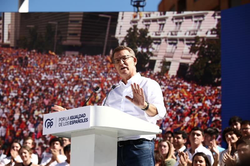 Alberto Núñez Feijóo ha sido el último en intervenir y el más aclamado y ha reivindicado «libertad, dignidad e igualdad» para los españoles