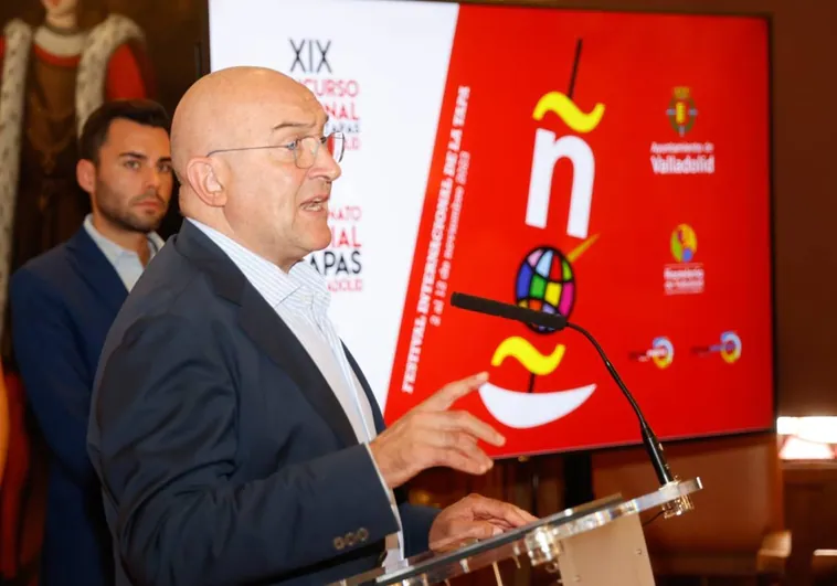 Jesús Julio Carnero, alcalde de Valladolid en la presentación de la XIX edición del Concurso Nacional de Pinchos y Tapas y del VII Campeonato Mundial de Tapas del Ayuntamiento de Valladolid 