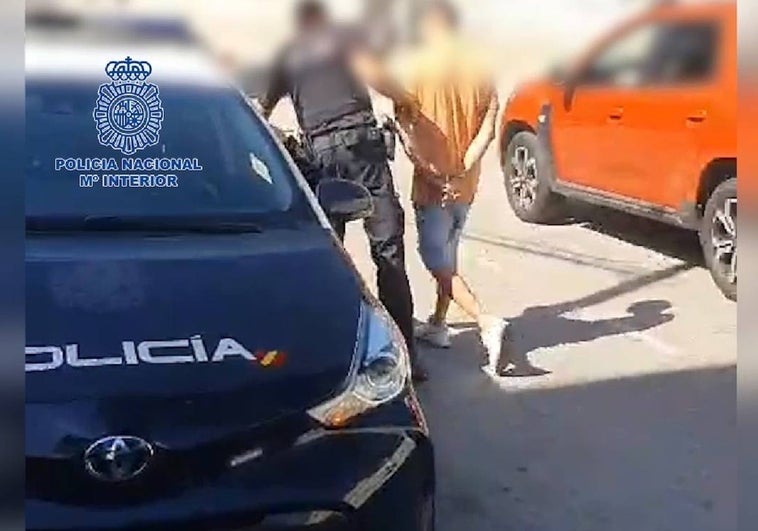 Un momento de la detención del prófugo