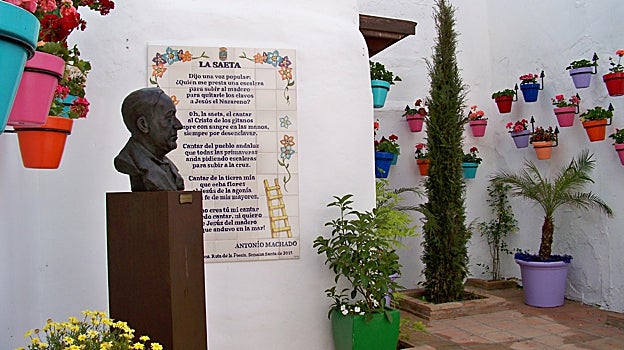 Una de las paradas de la Ruta de la Poesía