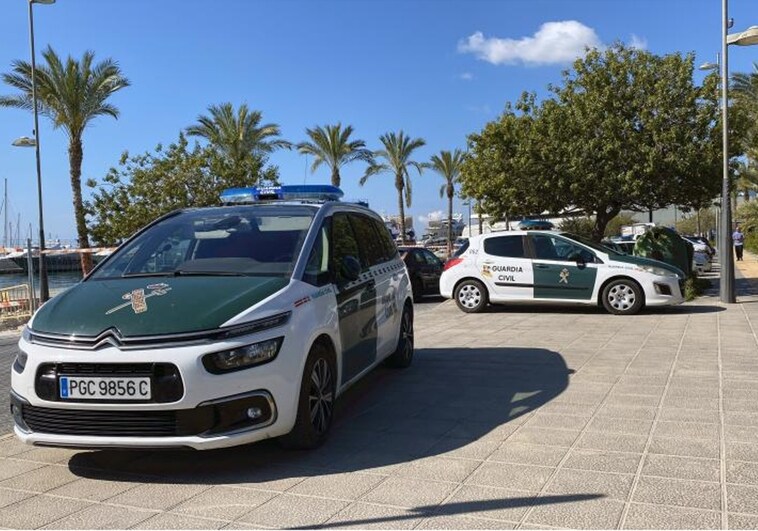 Dos patrullas de la Guardia Civil de Alicante.