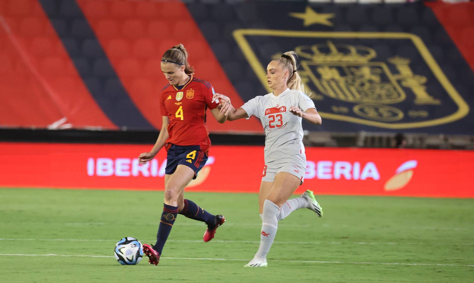 Fotos: La goleada de España a Suiza en El Arcángel