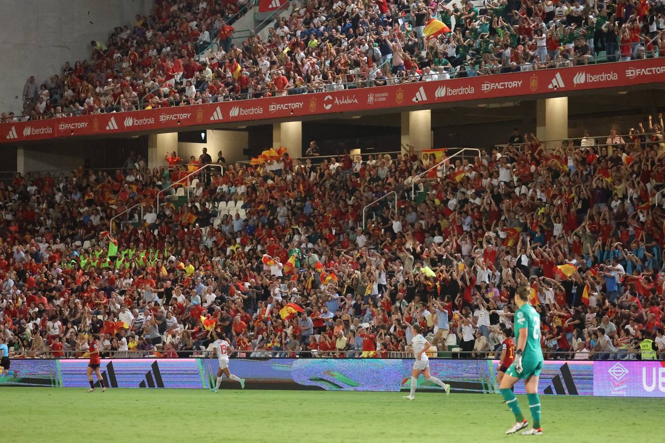 Fotos: La goleada de España a Suiza en El Arcángel