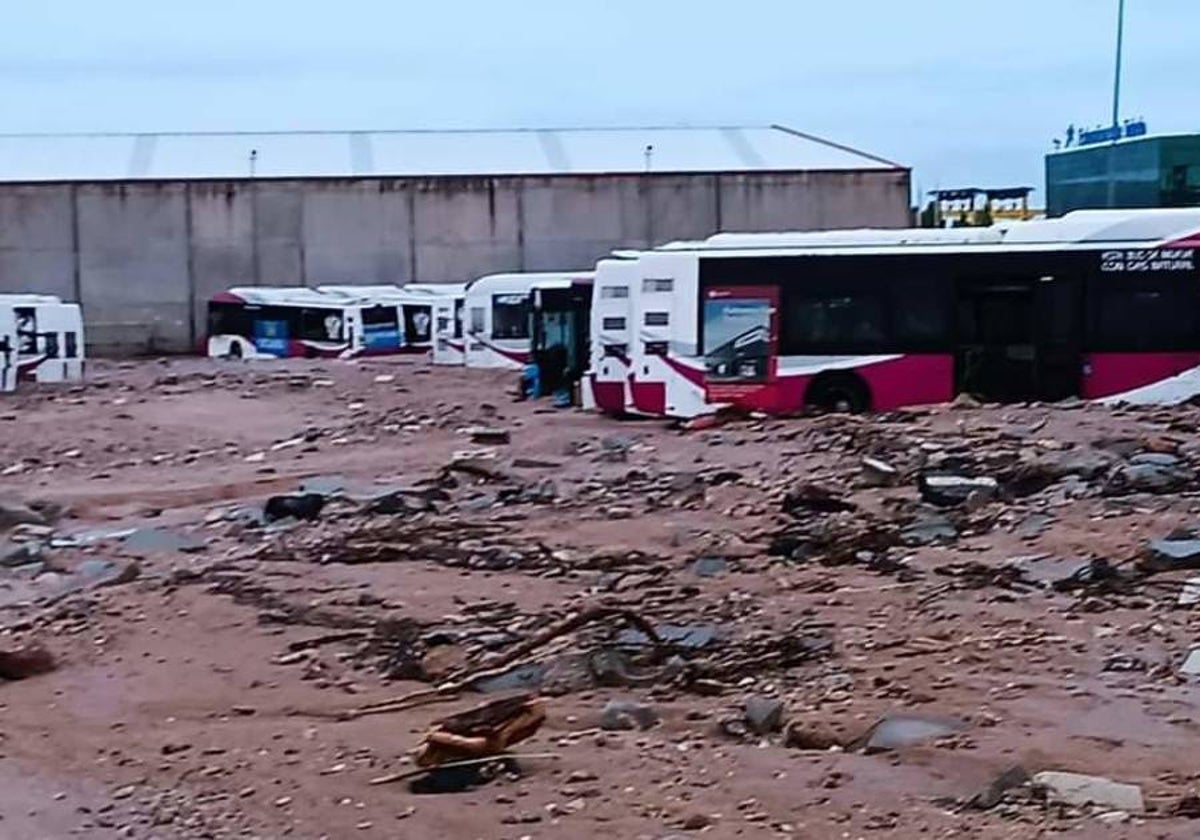 Los garajes de los autobuses urbanos de Toledo en el Polígono quedaron destruidos por la DANA