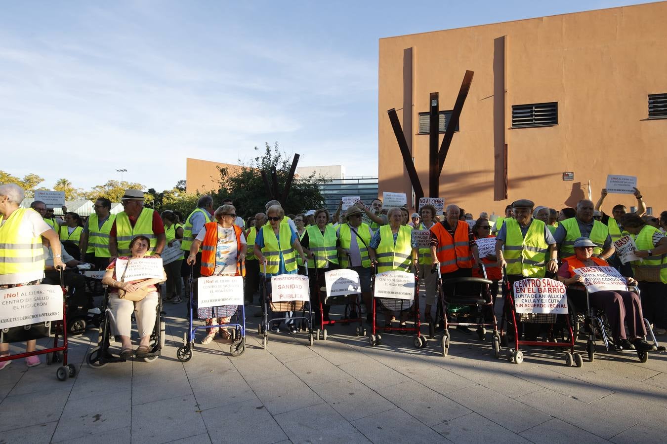 Fotos: Vecinos de El Higuerón piden una consulta de salud provisional
