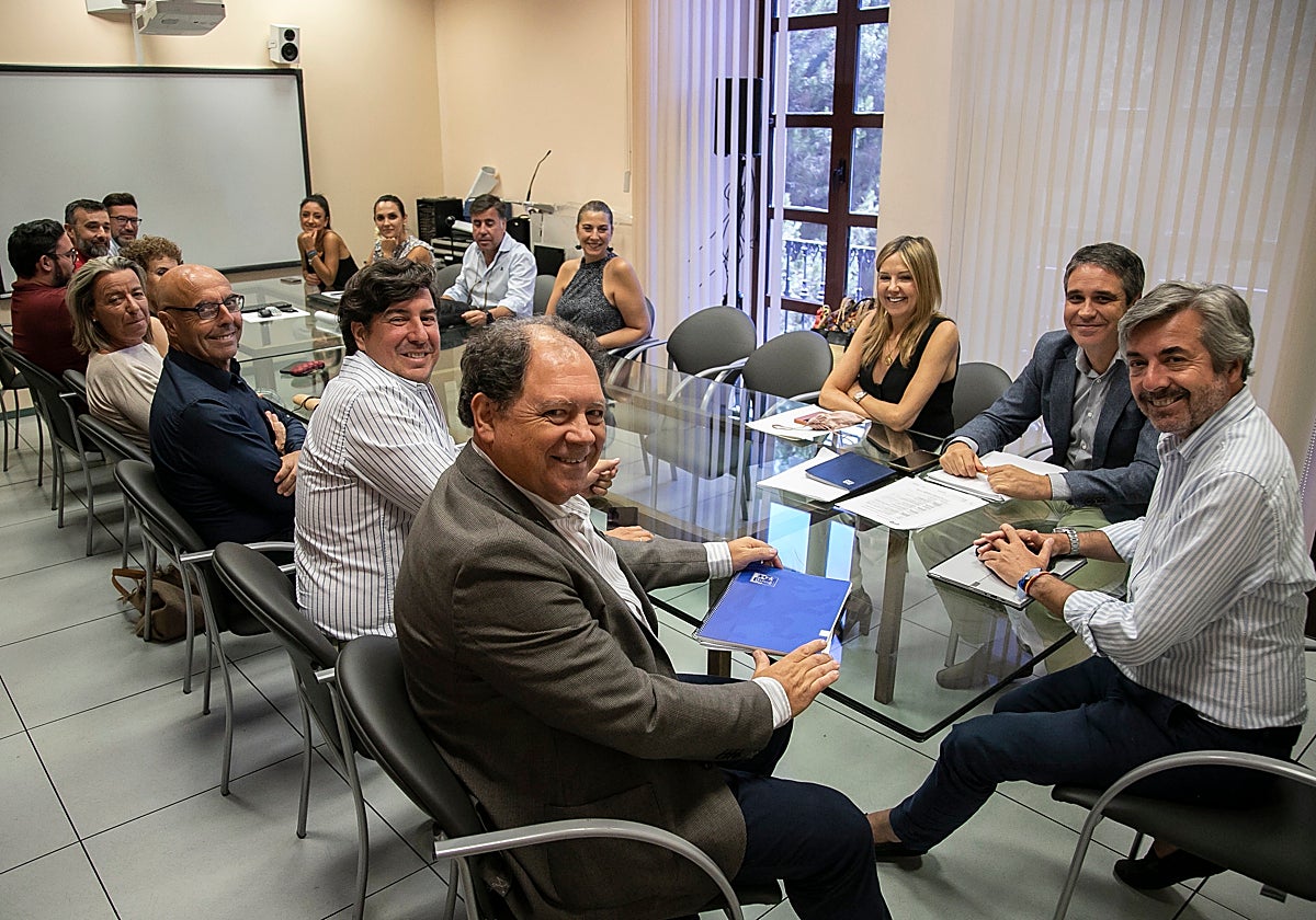 Los miembros del consejo rector de la Gerencia de Urbanismo que este juevs han aprobado el último trámite de la Base