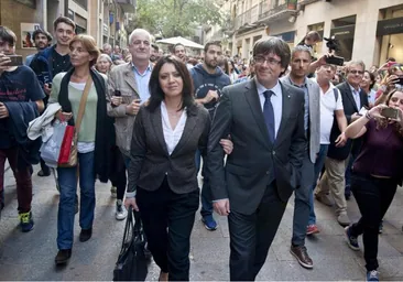 El PSC renueva el contrato de 6.000 euros al mes de la mujer de Puigdemont