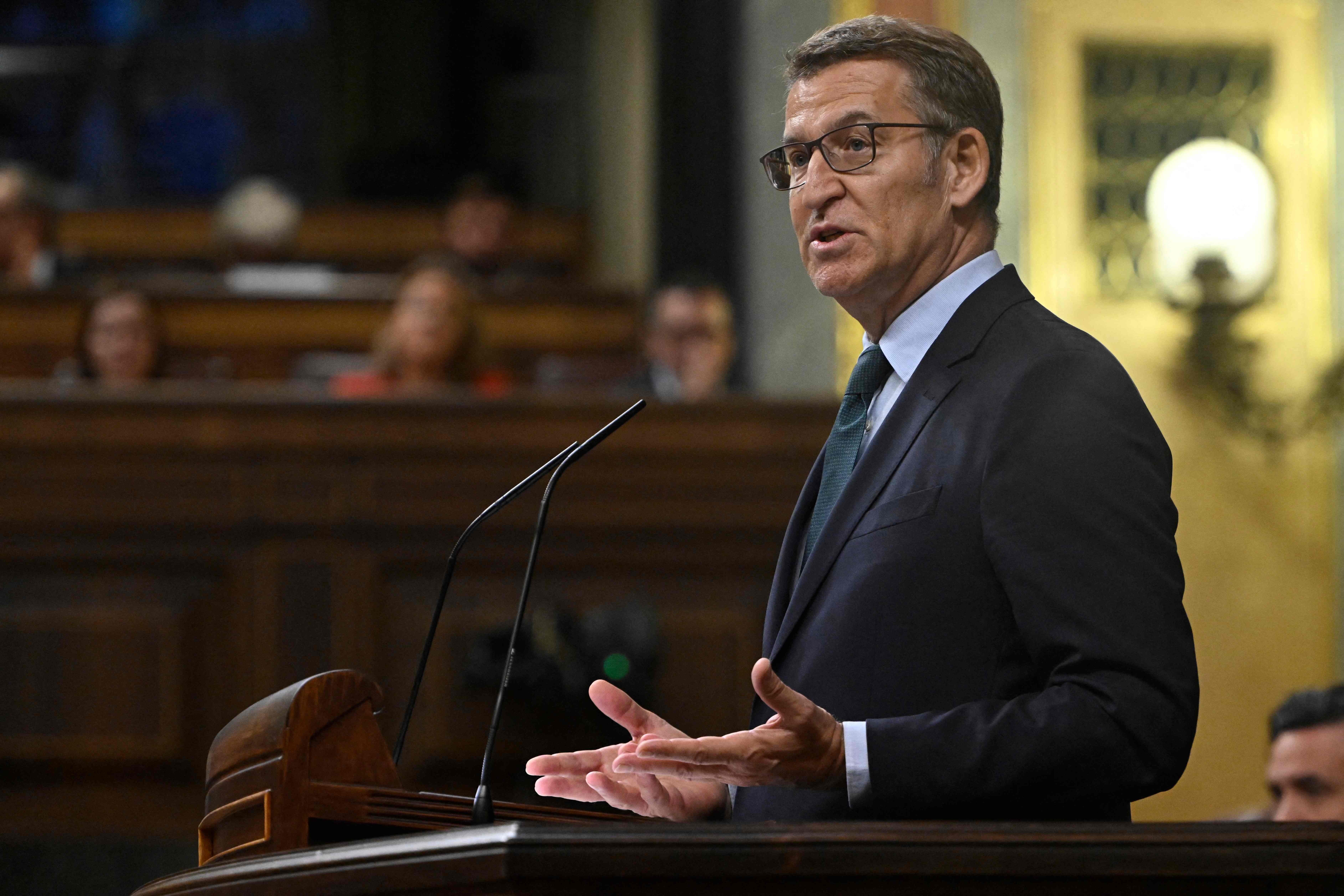 El líder y candidato a presidente del Gobierno, Alberto Núñez Feijóo, pronuncia un discurso en el Congreso de los Diputados durante la segunda votación parlamentaria