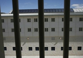 Dos presos violan a otro en la cárcel de Castellón porque creían que ocultaba droga en su cuerpo