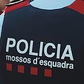 Los Mossos detienen a un hombre por irrumpir en una comisaría de Barcelona con un «arma blanca de grandes dimensiones»