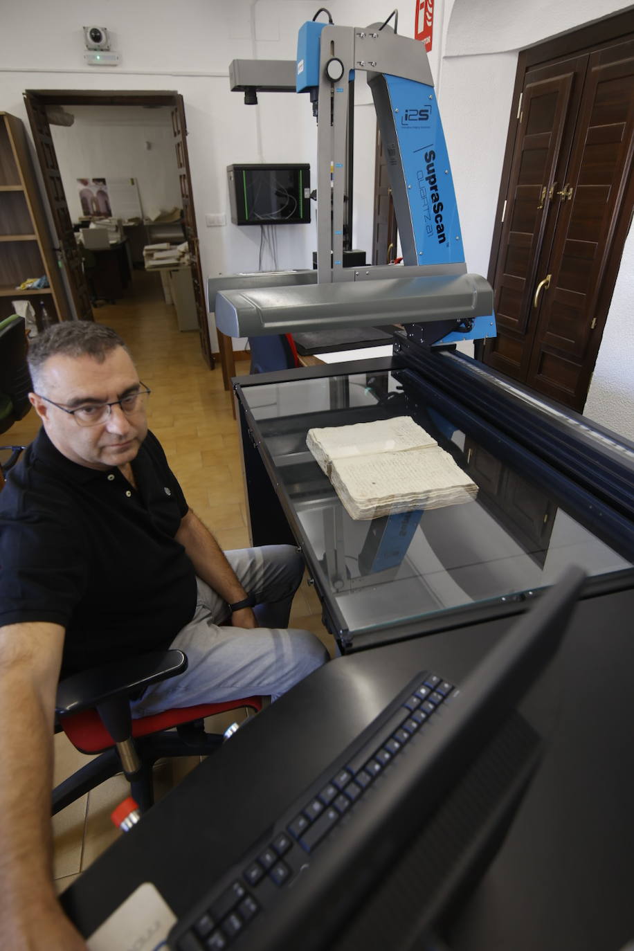 Fotos: Así se trabaja en las entrañas del Archivo Histórico de Córdoba