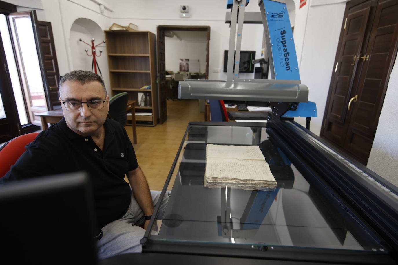 Fotos: Así se trabaja en las entrañas del Archivo Histórico de Córdoba