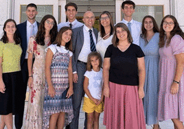 Unos 2.200 menores andaluces esperan encontrar una familia de acogida o adopción