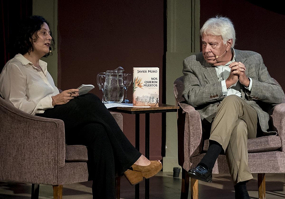 El expresidente del Gobierno, Felipe González, en el acto de presentación del libro 'Nos quieren muertos' en el Ateneo de Madrid