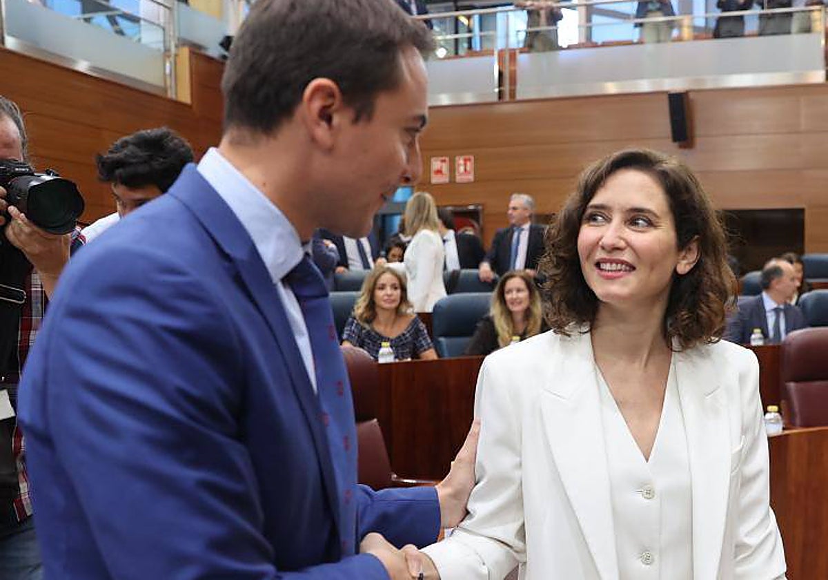 Juan Lobato e Isabel Díaz Ayuso, en la Asamblea de Madrid