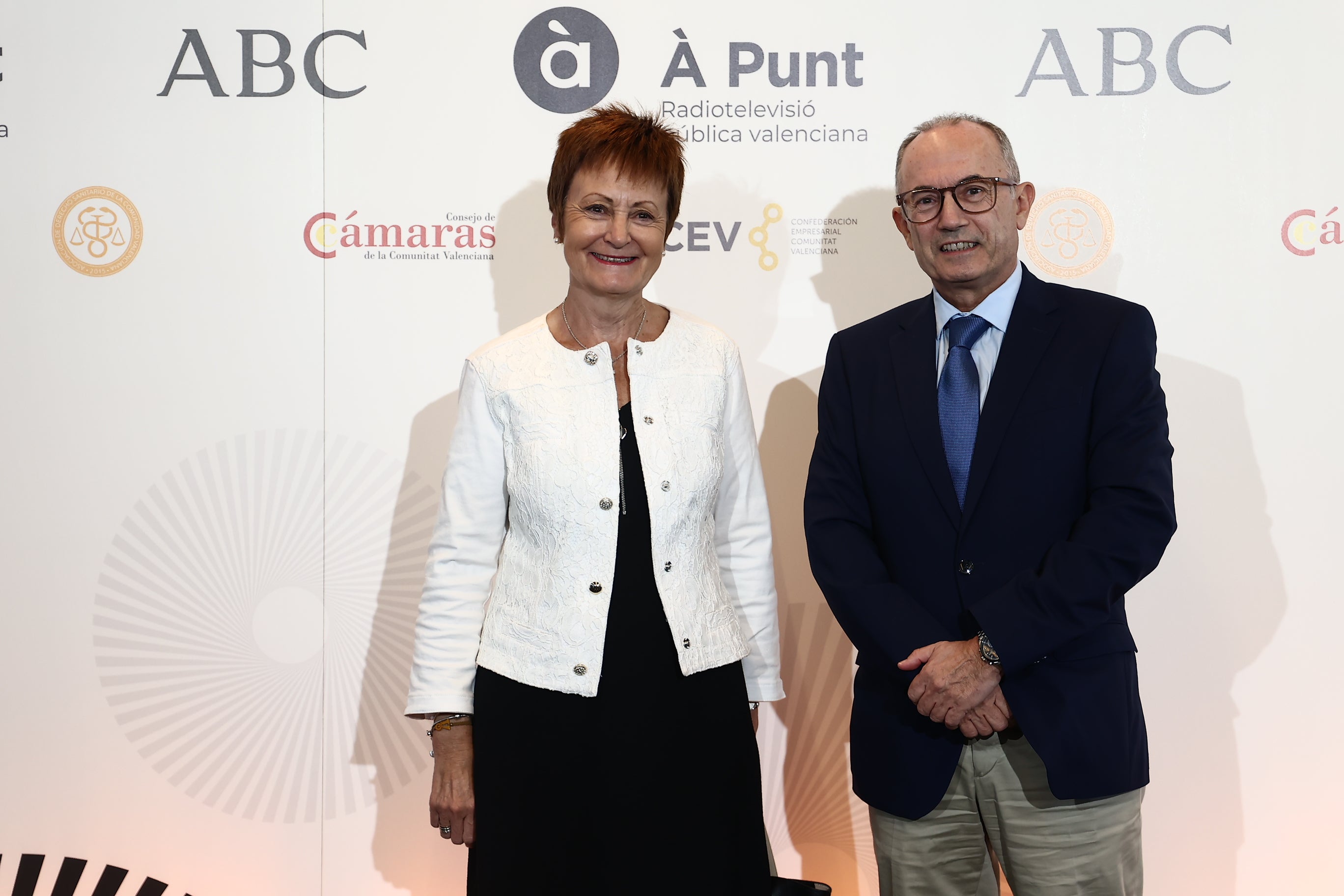 La rectora y el gerente de la Universitat de València, Mavi Mestre y Juan Vicente