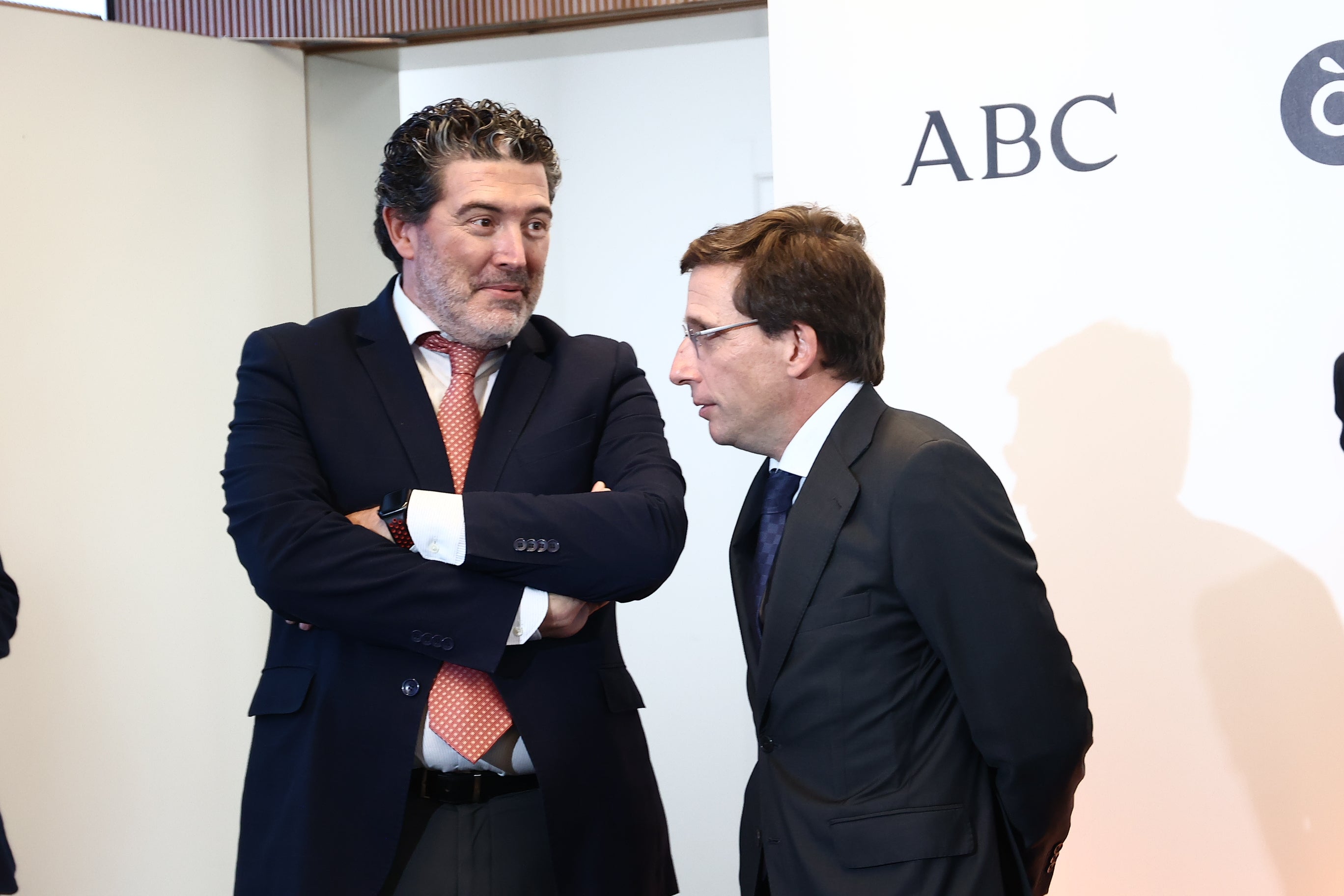 El alcalde de Madrid, José Luis Martínez-Almeida, y el director de ABC, Julián Quirós