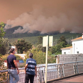 2.600 vecinos de Tenerife siguen desalojados tras la reactivación del incendio forestal