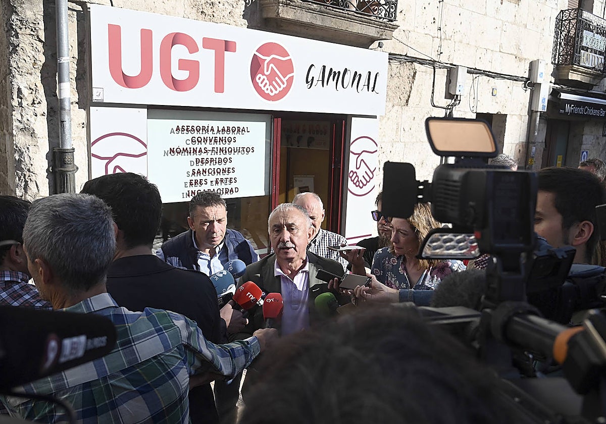 Inauguración de la sede de UGT en el barrio de Gamonal con la presencia del secretario general confederal de UGT, Pepe Álvarez