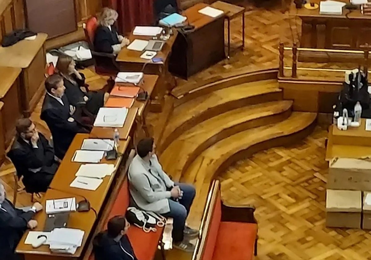 Los acusados, durante el juicio en la Audiencia de Barcelona
