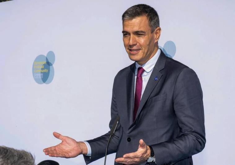 Pedro Sánchez, ante los medios a su llegada a la cumbre europea de Granada