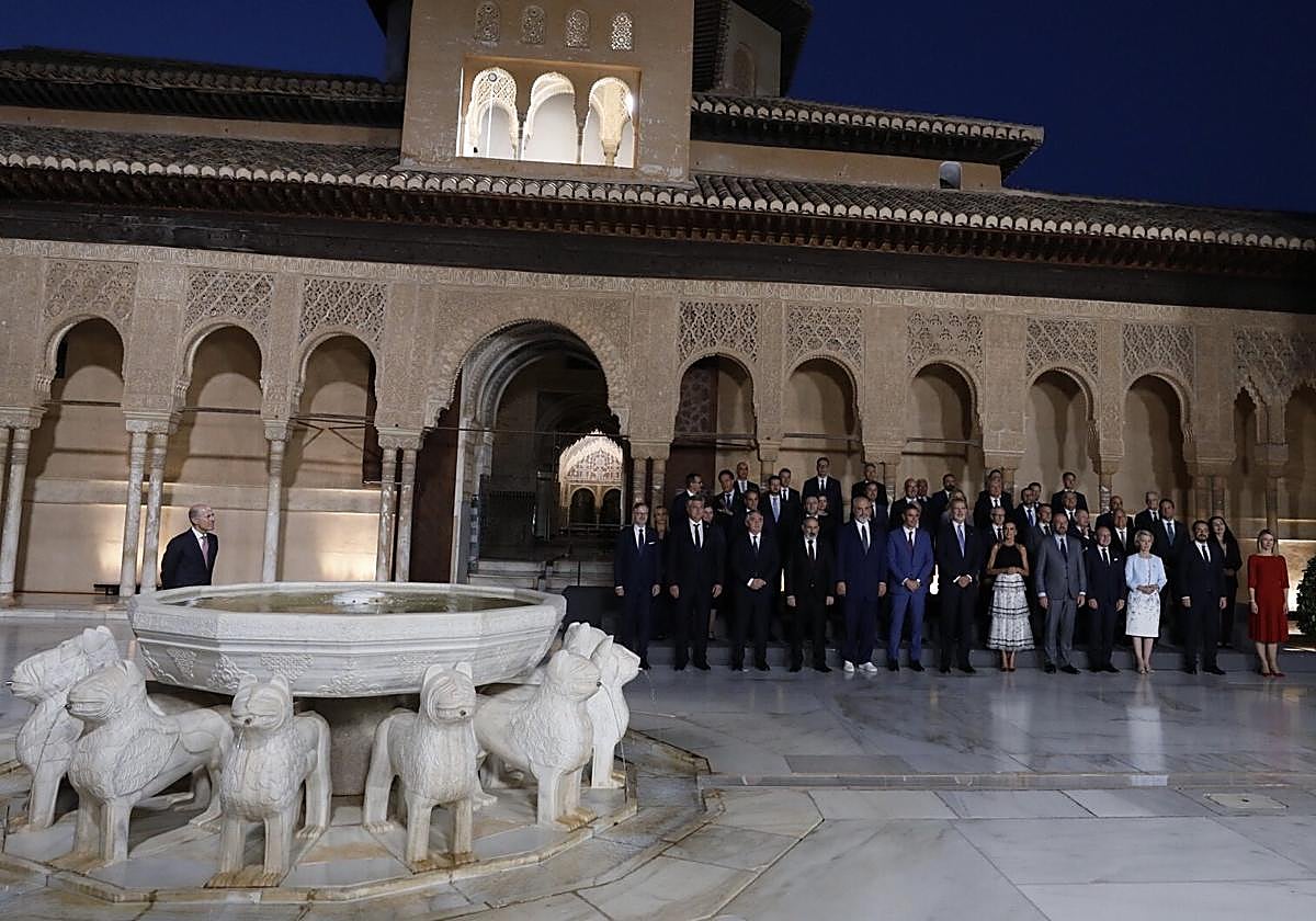 Los mandatarios de la Comunidad Política Europea, antes de empezar la cena en la Alhambra