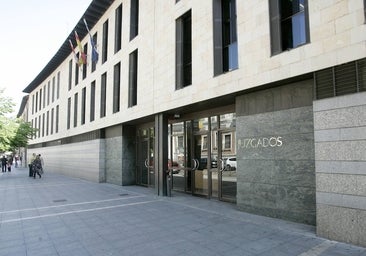 La víctima de una presunta 'manada': penetrada por siete, obligada a practicar felaciones y orinada encima