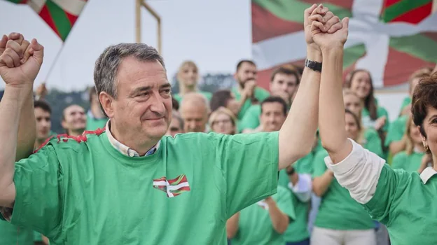 Esteban en un acto electoral en el País Vasco