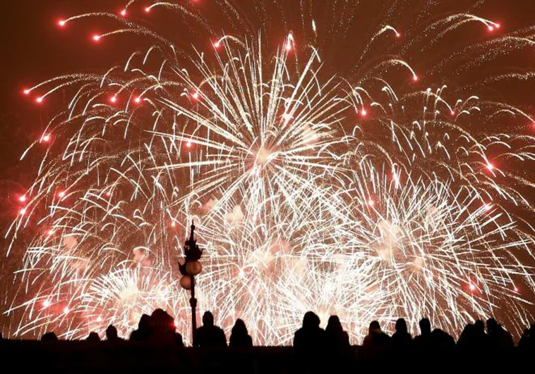 Imagen de archivo de un castillo de fuegos artificiales en Valencia