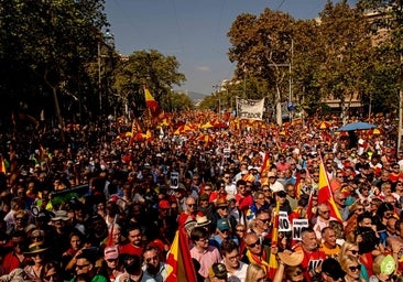 El constitucionalismo desborda el centro de Barcelona contra la amnistía y las cesiones a los 'independentistas'