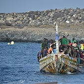 Más de 500 inmigrantes llegan a Canarias en cayucos sólo este domingo