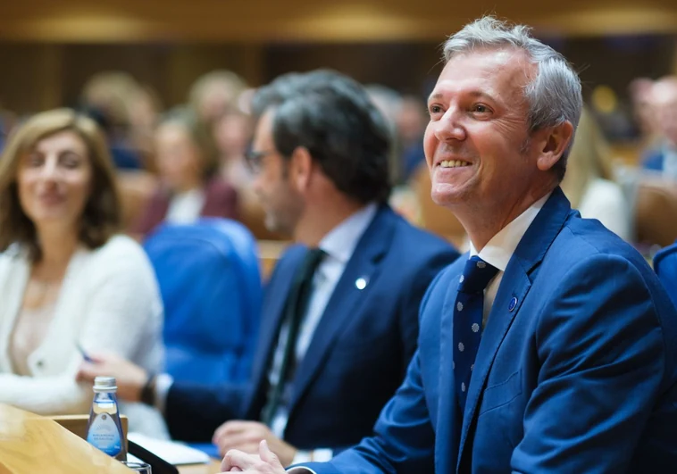 Rueda, este lunes en el Parlamento, momentos antes de intervenir en el debate de la autonomía