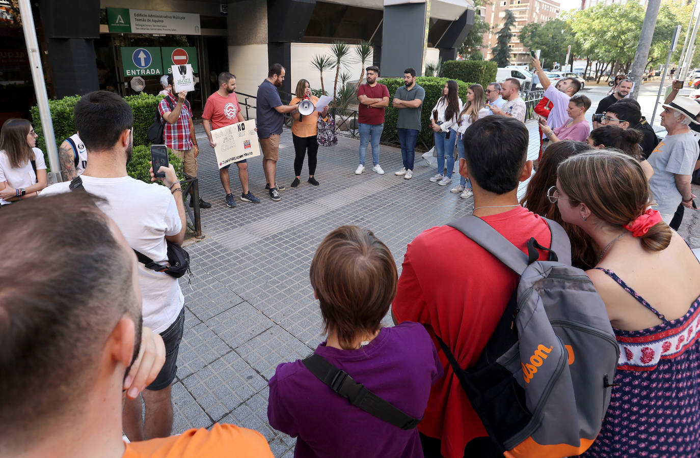 Fotos: La protesta por el retraso en el cobro del bono de alquiler joven