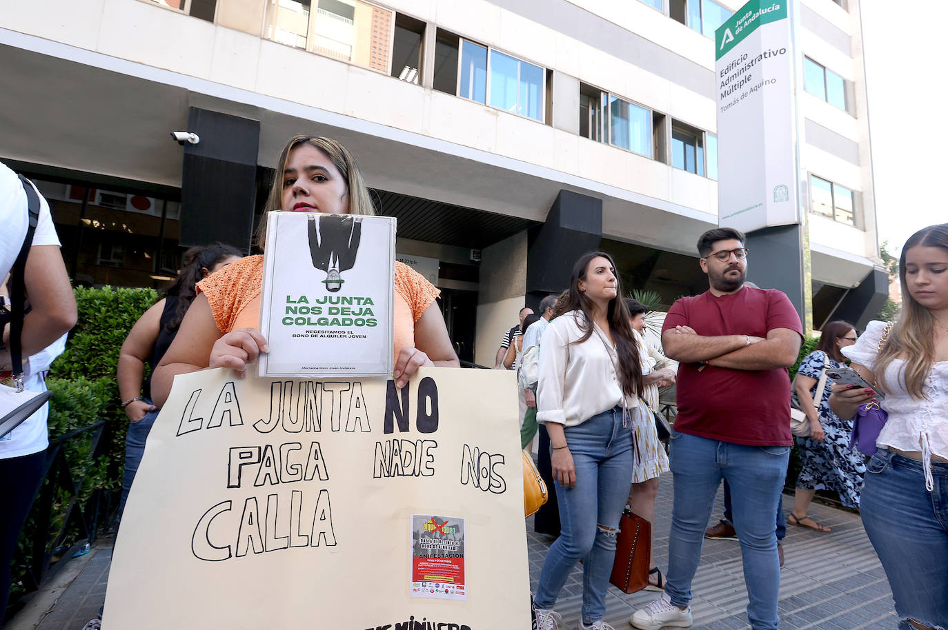 Fotos: La protesta por el retraso en el cobro del bono de alquiler joven