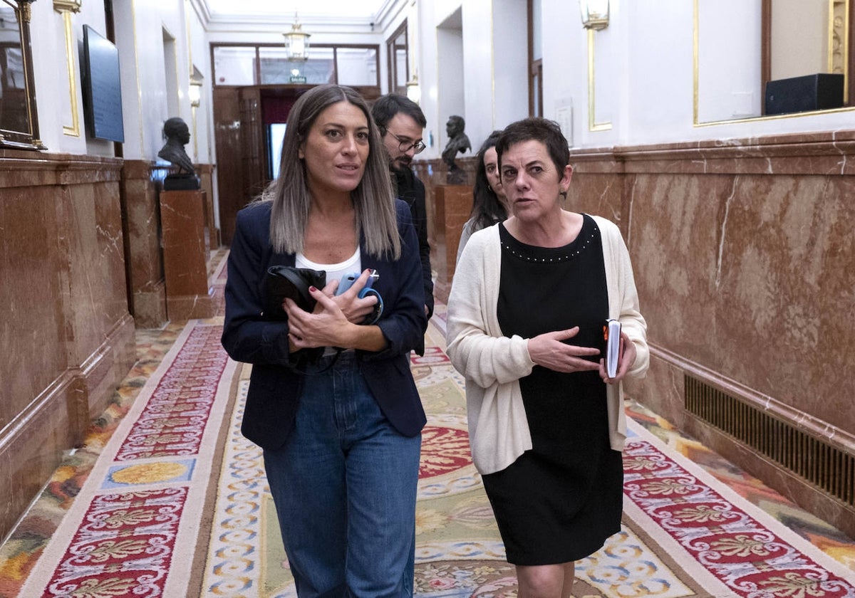 La portavoz de Junts en el Congreso, Míriam Nogueras, y su homóloga de Bildu, Mertxe Aizpurua, en una imagen de la legislatura pasada