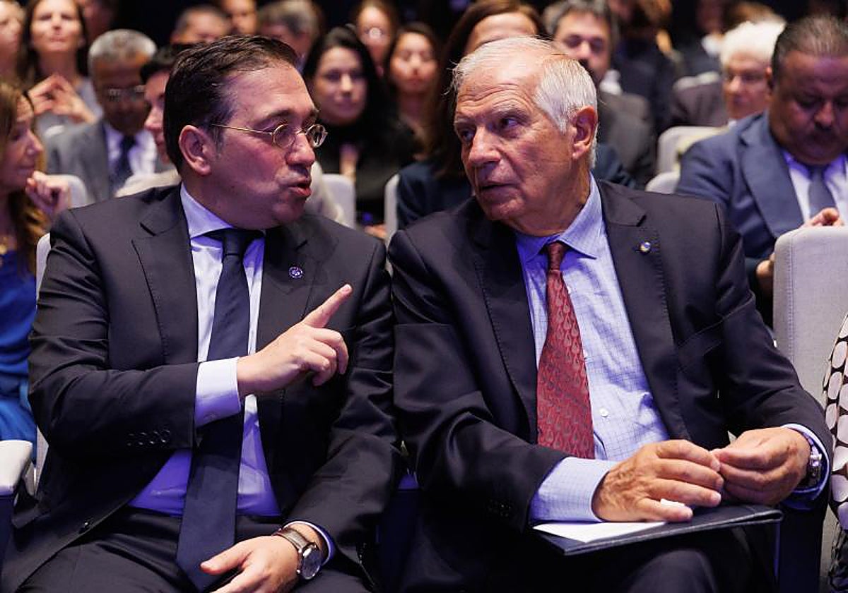 El ministro de Exteriores, José Manuel Albares, y el jefe de la diplomacia europea, Josep Borrell