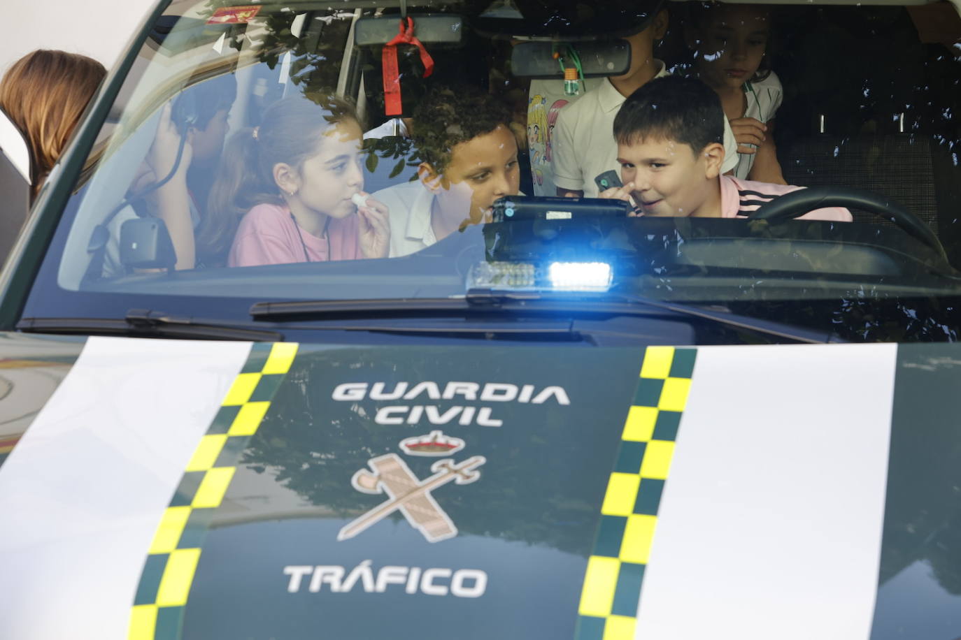 Fotos: los más pequeños disfrutan con la exposición de medios de la Guardia Civil de Córdoba