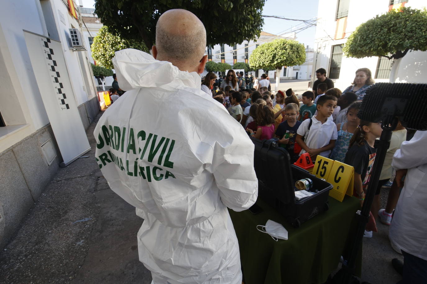 Fotos: los más pequeños disfrutan con la exposición de medios de la Guardia Civil de Córdoba