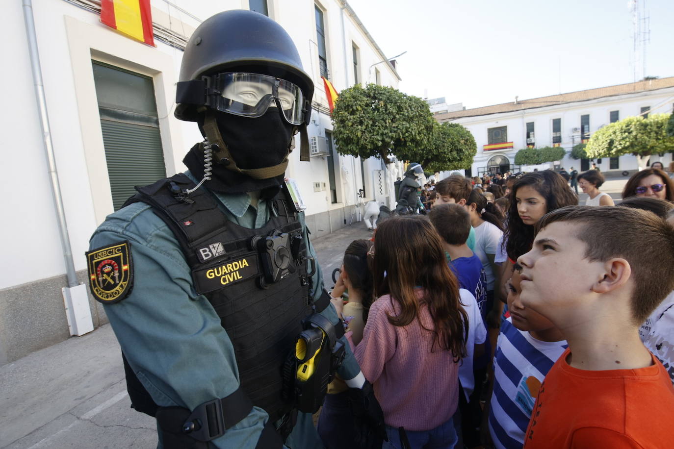 Fotos: los más pequeños disfrutan con la exposición de medios de la Guardia Civil de Córdoba