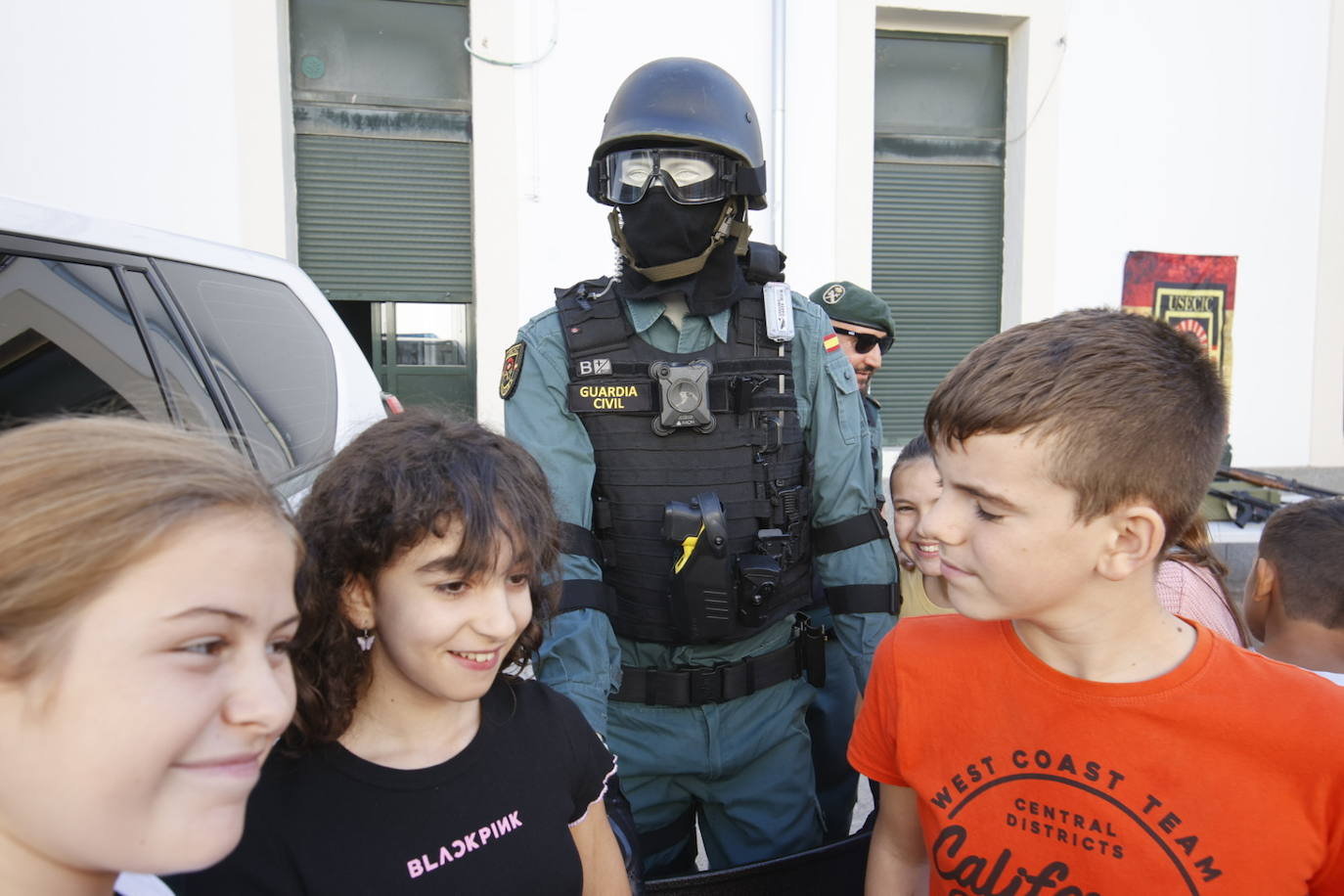 Fotos: los más pequeños disfrutan con la exposición de medios de la Guardia Civil de Córdoba