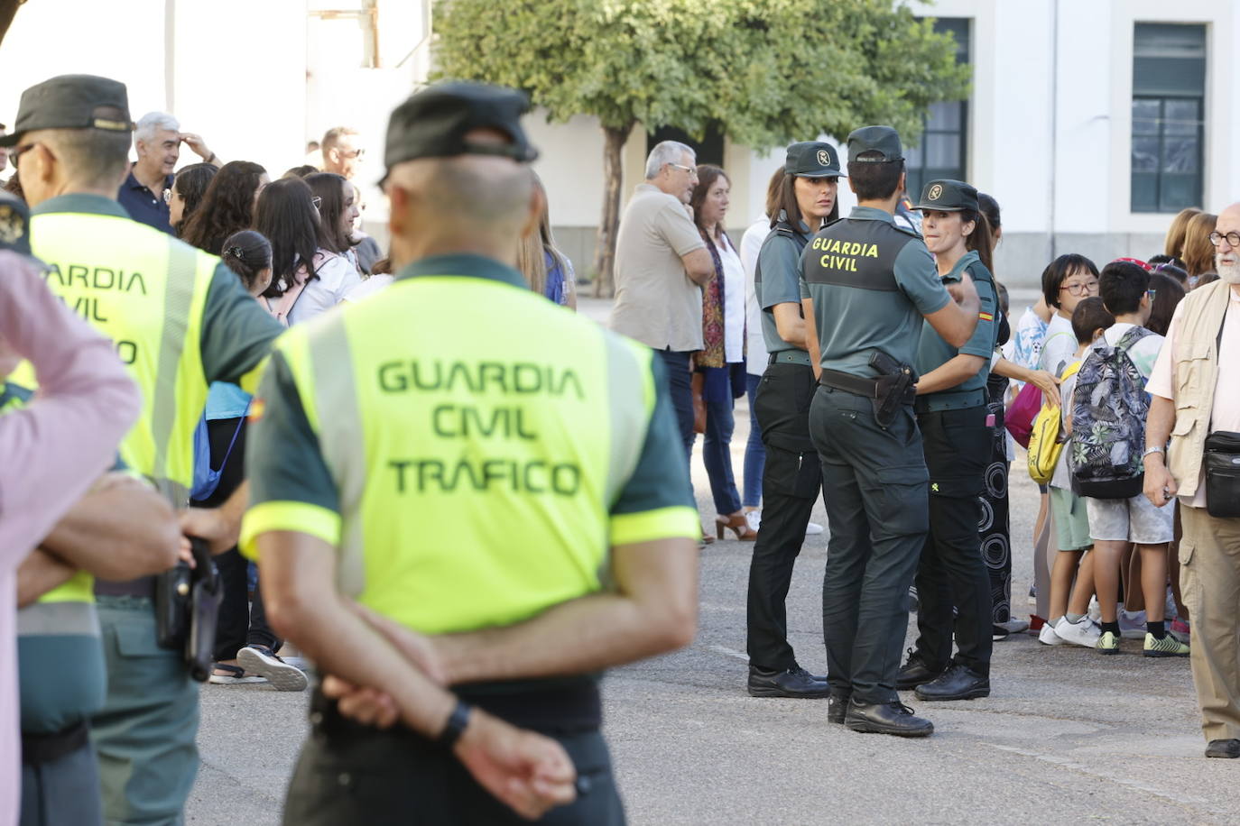 Fotos: los más pequeños disfrutan con la exposición de medios de la Guardia Civil de Córdoba