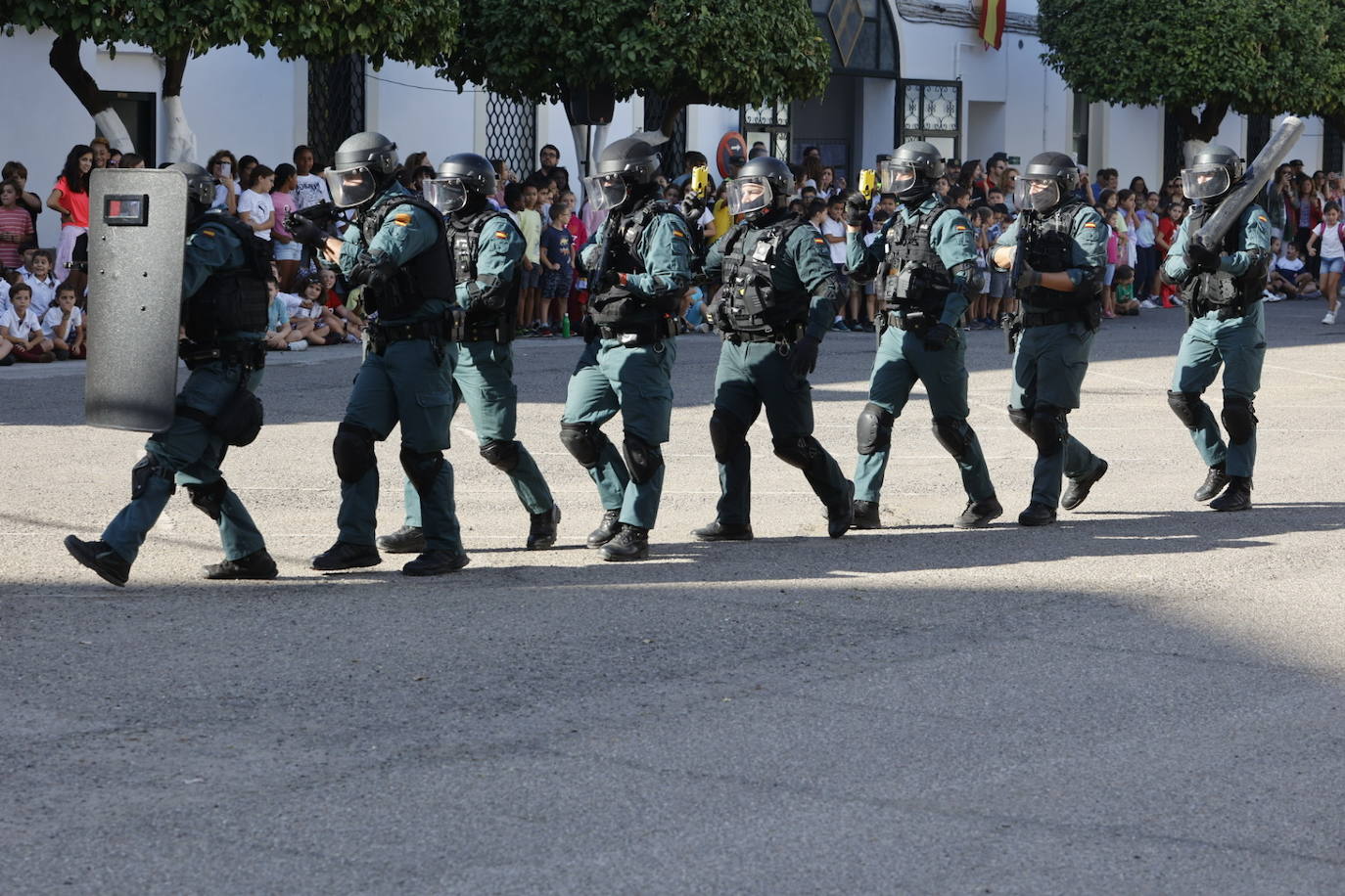 Fotos: los más pequeños disfrutan con la exposición de medios de la Guardia Civil de Córdoba